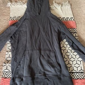 This is a dark gray xs oversized hoodie. From the brand No boundaries.